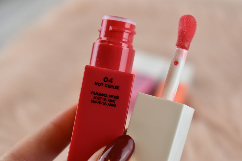 Rode lippenstift aanbrengen